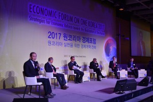 12月8日に開催されたワンコリア経済フォーラムでは、韓国、米国、日本、中国の経済専門家達が討論を繰り広げた